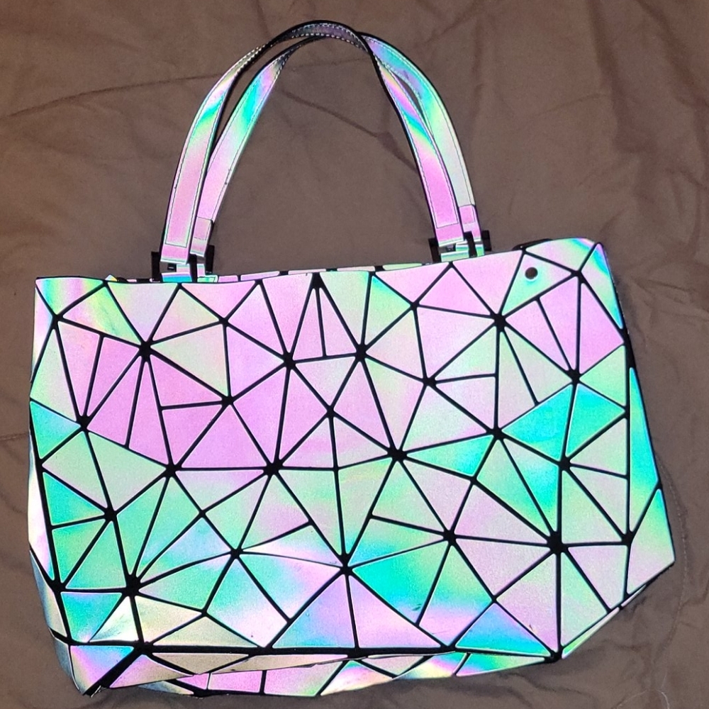 Pyramid purse